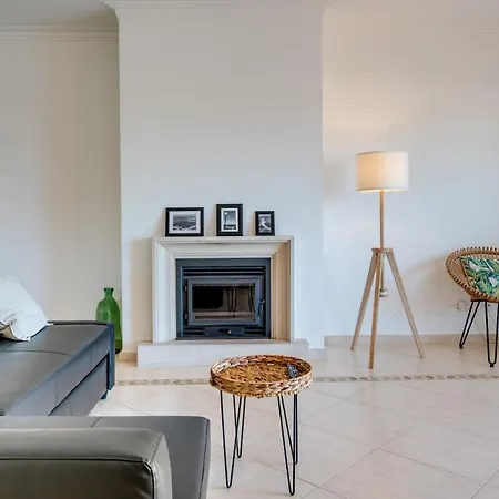 Sea View Apartment *