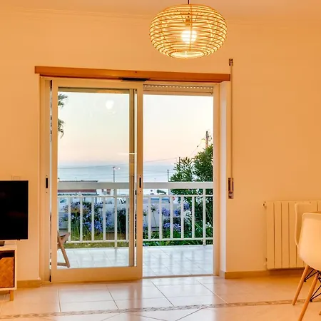 Sea View Apartment *