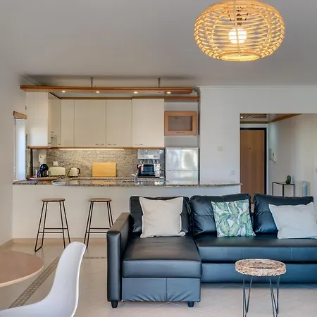 Sea View Apartment *